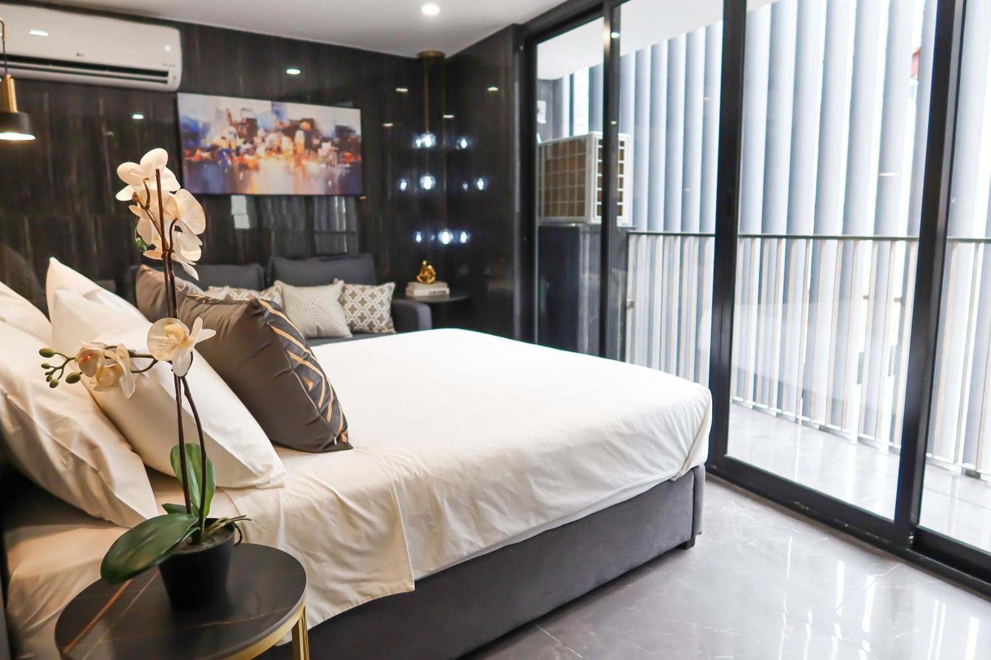 R Residences Apartment *