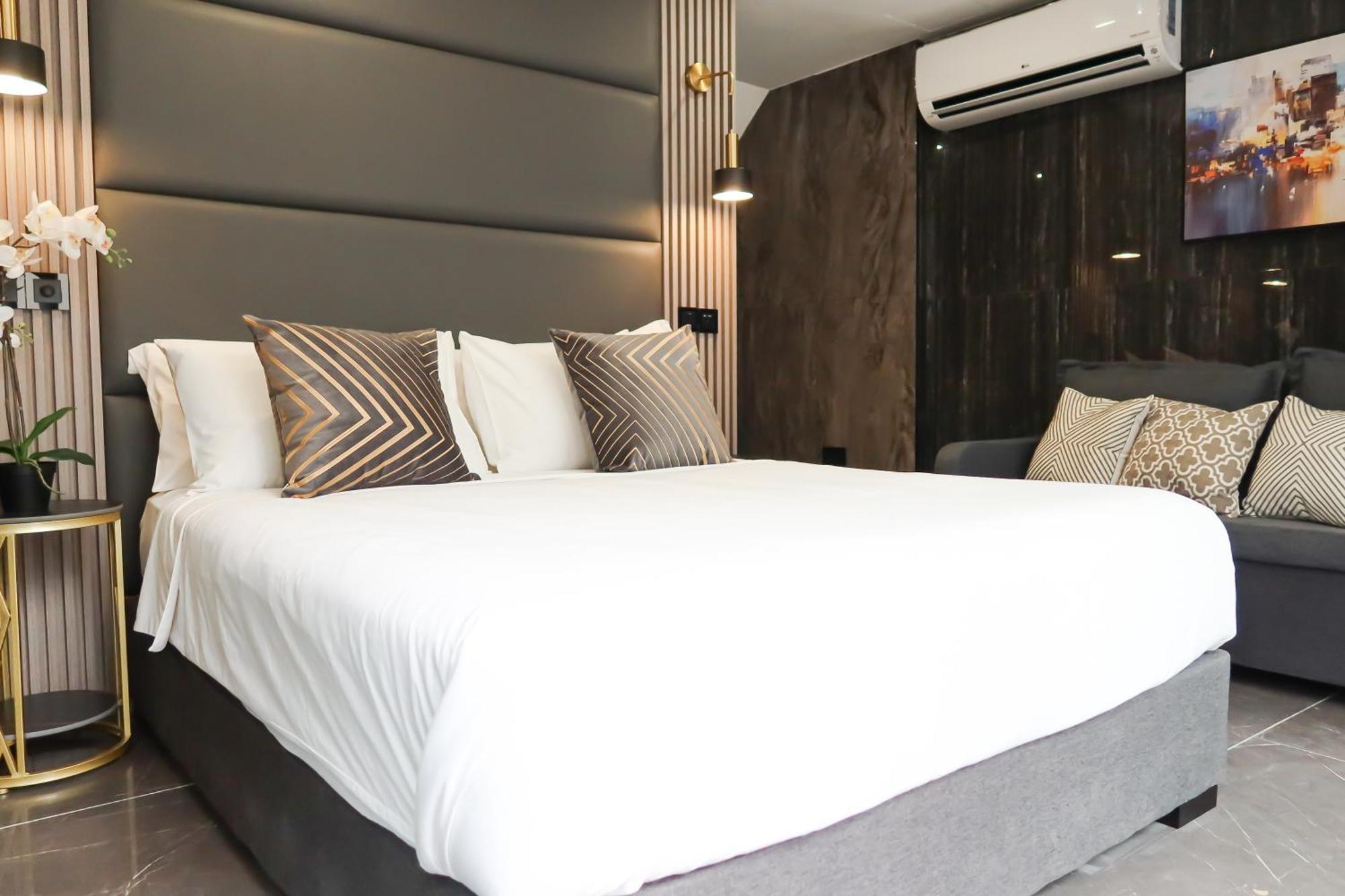 R Residences *