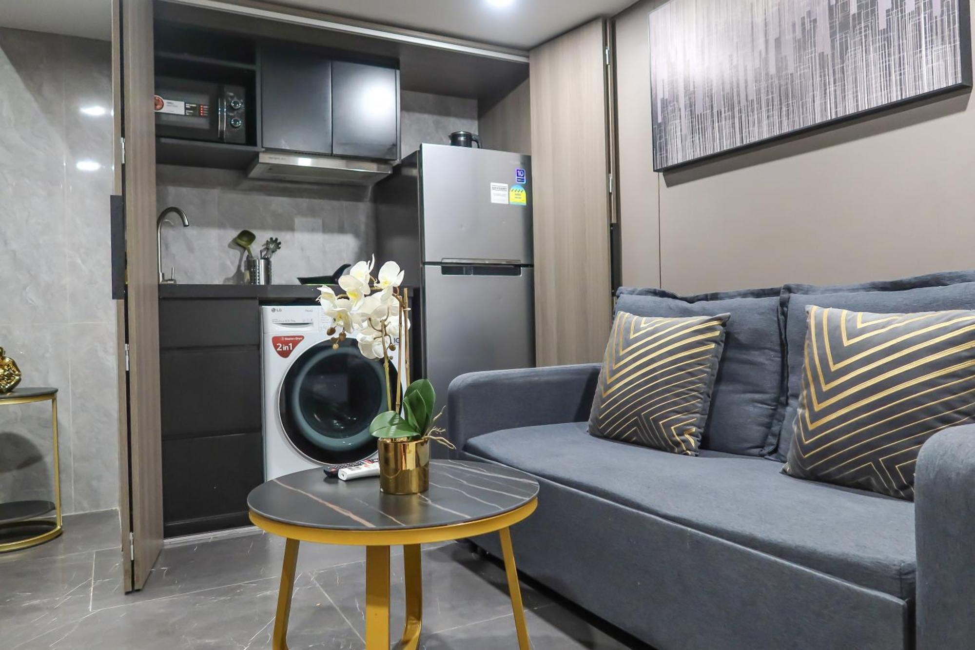 R Residences Apartment *