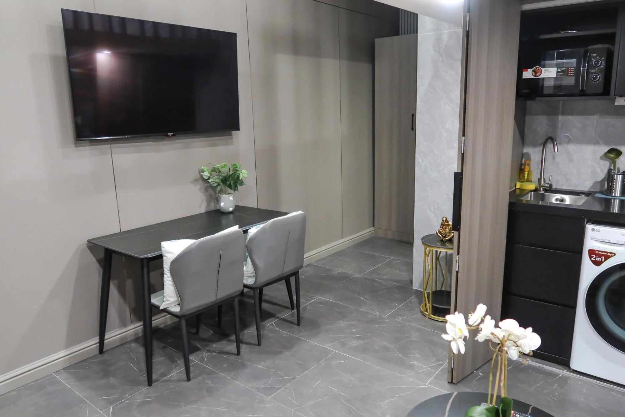 R Residences Apartment *