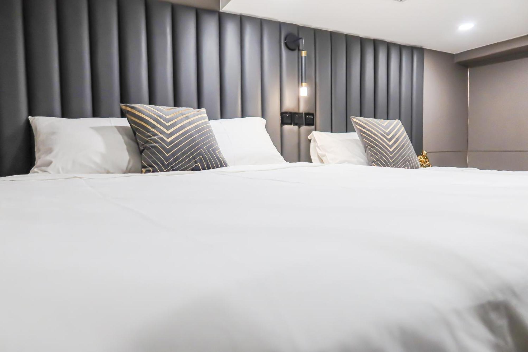 R Residences Apartment *